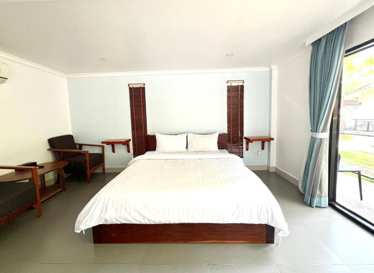 Sandy Clay Resort 3*
